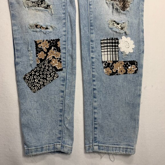Hot Kiss Skinny Jeans Boho Black White Patched Distressed Light Denim Size 14 - Picture 8 of 12